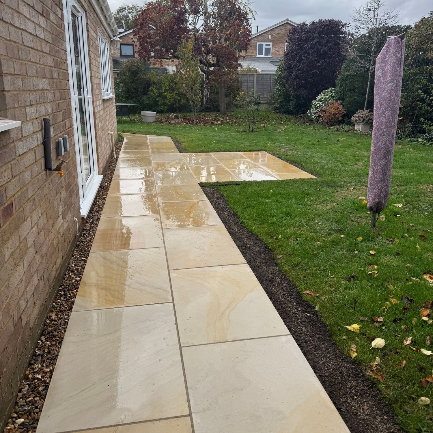 Fossil Mint Smooth Sandstone 600x900 Sawn Edged Paving Slabs - Image 3