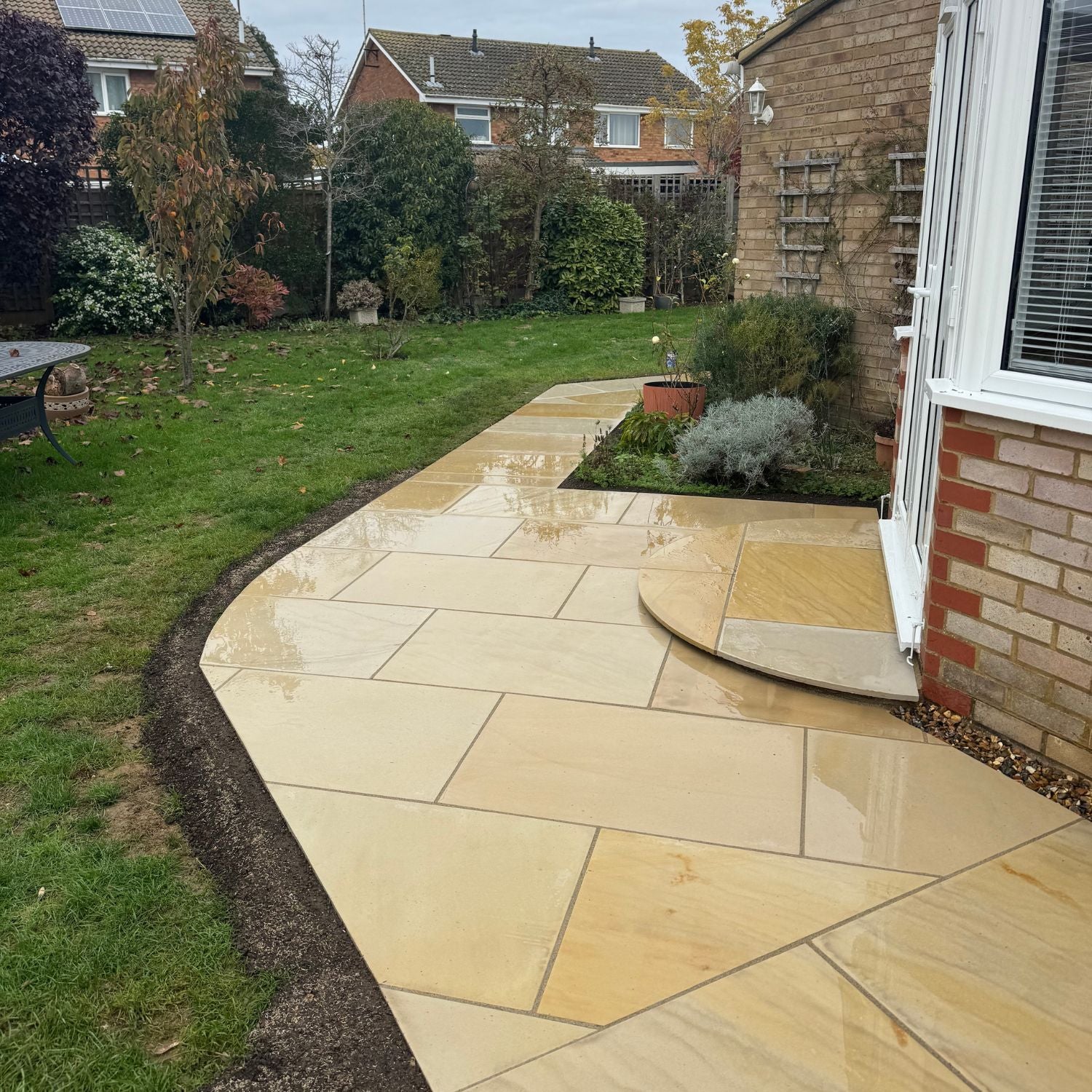 Fossil Mint Smooth Sandstone 600x900 Sawn Edged Paving Slabs - Image 5