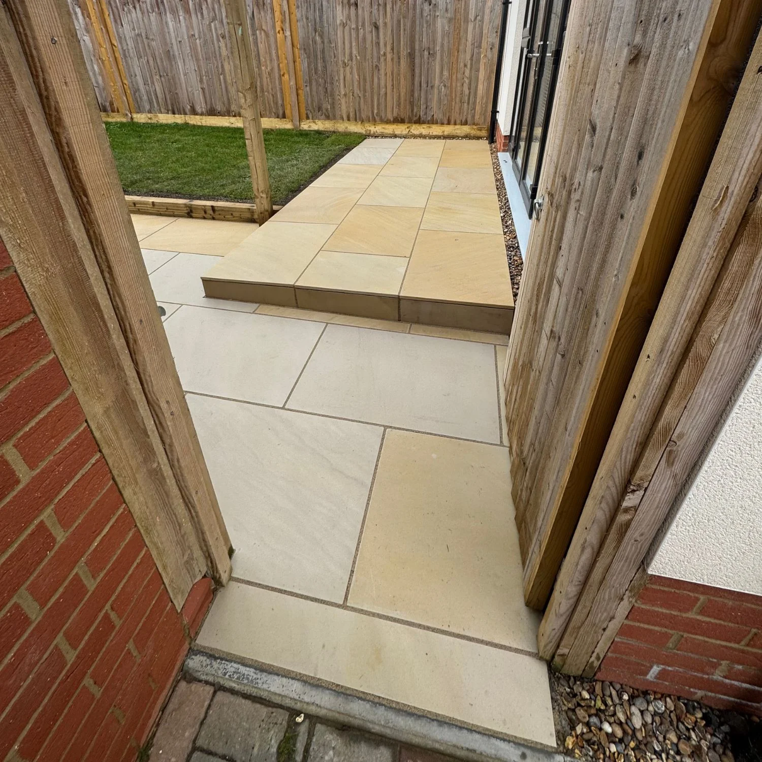 Fossil Mint Smooth Sandstone 600x900 Sawn Edged Paving Slabs - Image 7