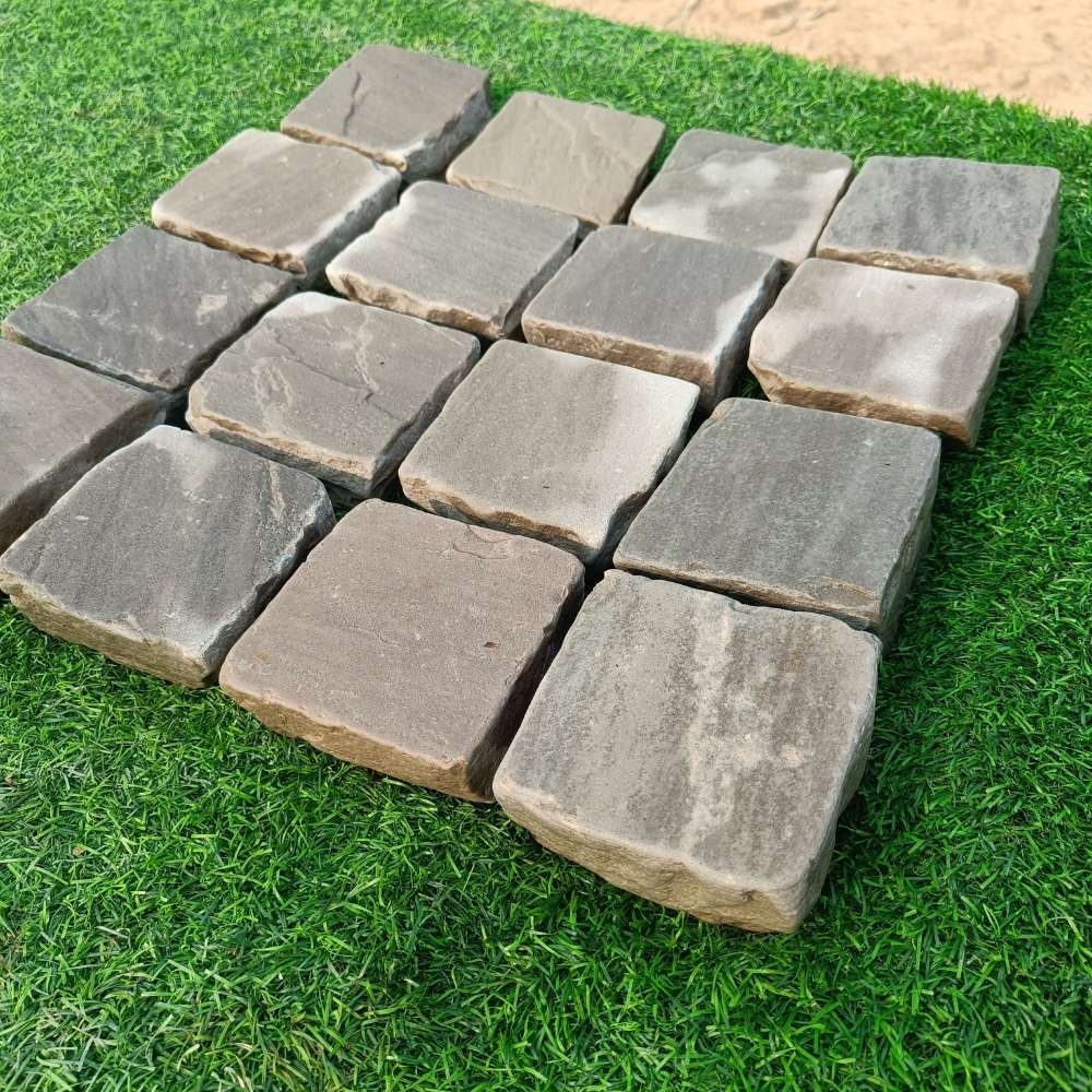 Kandla Grey Tumbled Sandstone 100X100 Square Setts - Image 3