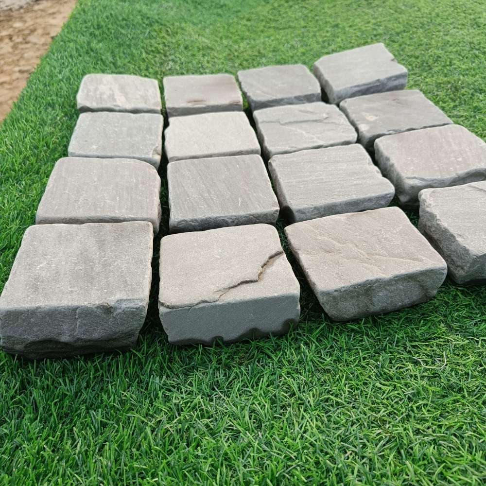 Kandla Grey Tumbled Sandstone 100X100 Square Setts - Image 5